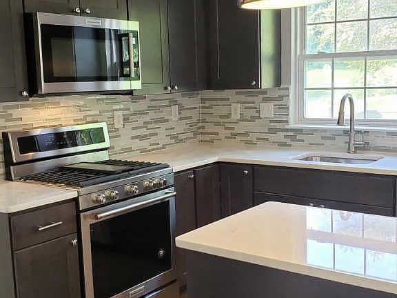 5th image of 901 N York Dr