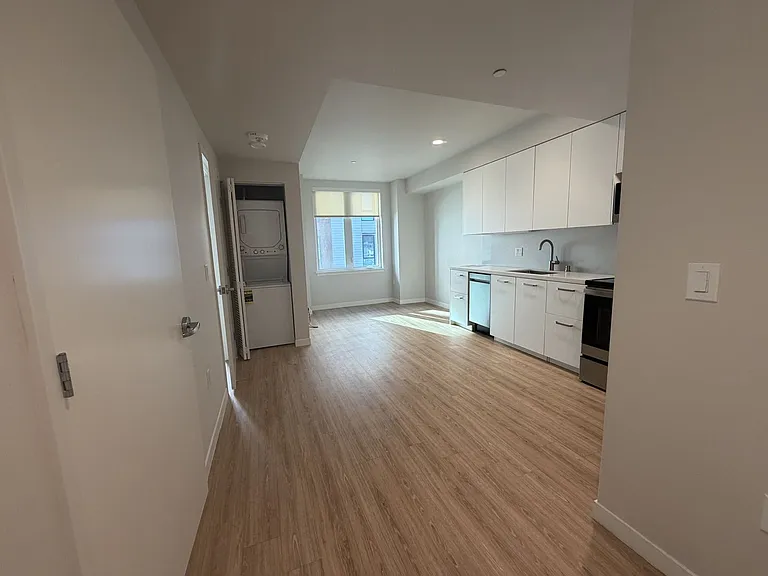 The Berkeley Place — Photo 35