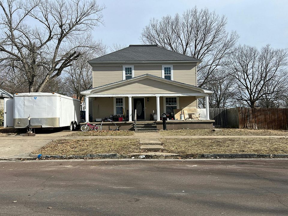 819 N Washington Ave, Iola, KS 66749 Zillow