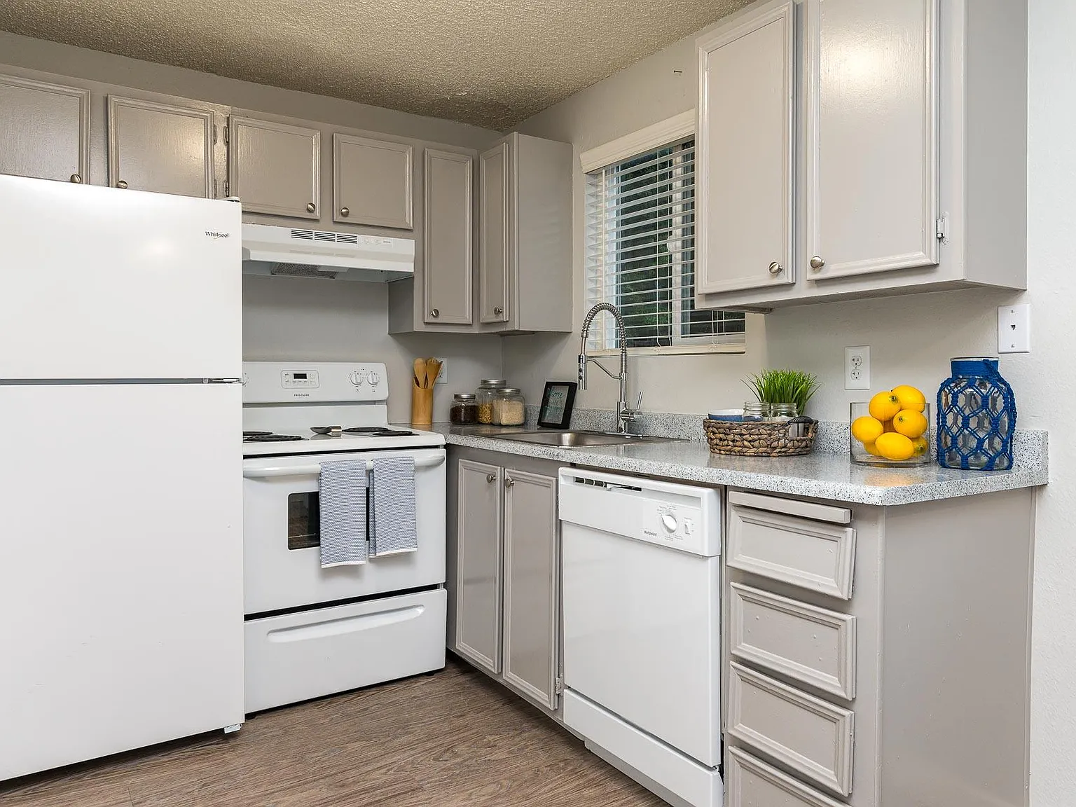 Tamaryn Apartments — Photo 4