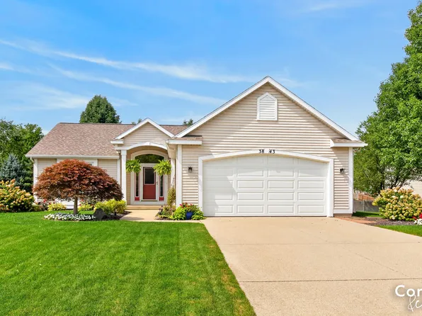 3843 Pine Meadow Dr, Holland, MI 49424