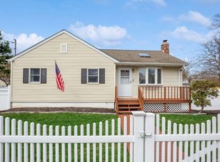 186 Lynbrook Dr, Mastic Beach, NY 11951