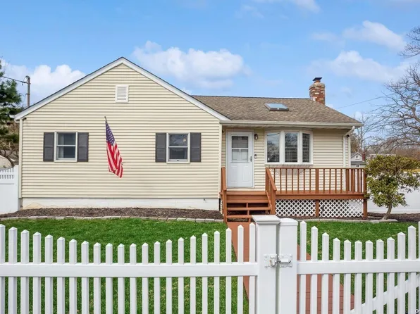 186 Lynbrook Drive, Mastic Beach, NY 11951