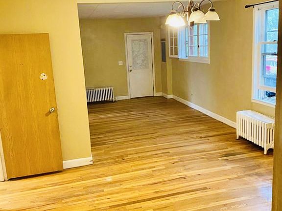 4th image of 616 19th Ave S #1