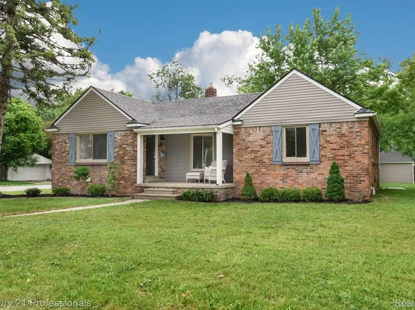 28588 Pierce St, Southfield, MI 48076