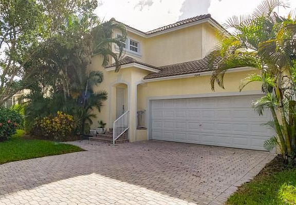 Home For Sale In Wellington Lakes