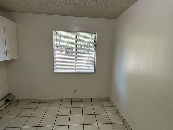 4th image of 529 E Kaweah Ave #2