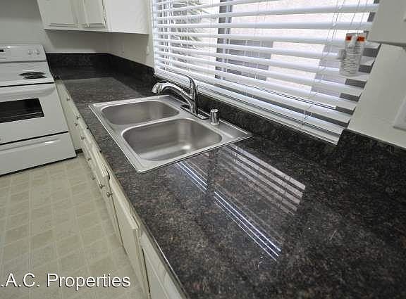5th image of 14120 Hamlin St APT 09