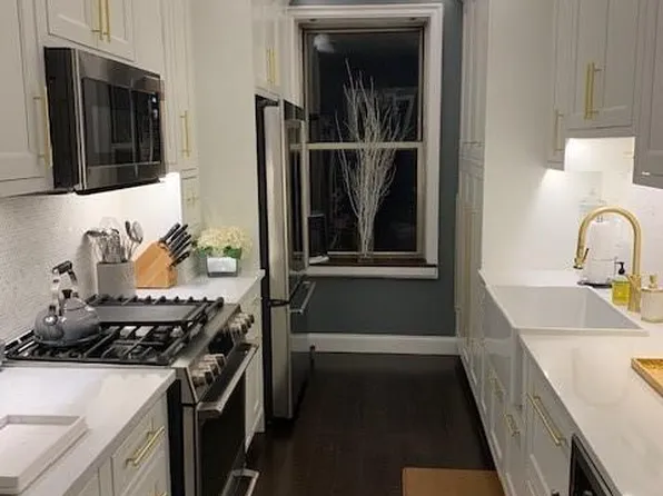 451 Clinton Avenue image 7 of 18