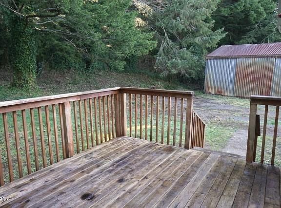 4th image of 121 Siletz Hwy