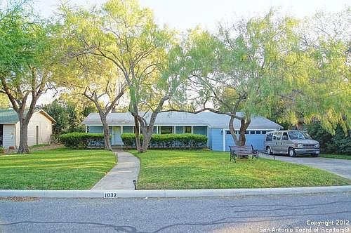 1st image of 1032 Ivy Ln