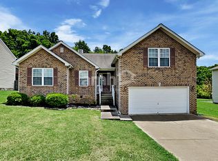 1558 Laurel Ledge Dr, La Vergne, TN 37086