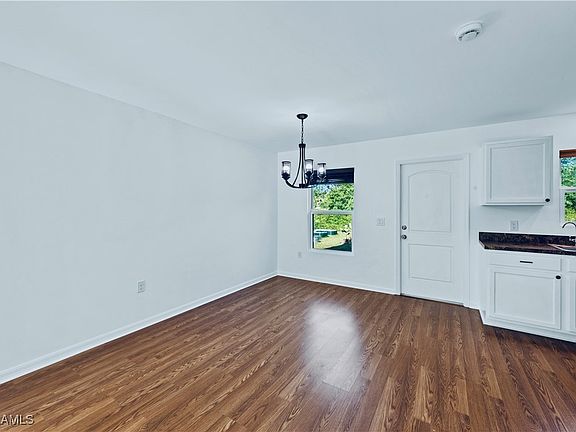 5th image of 538 Parker Ave S