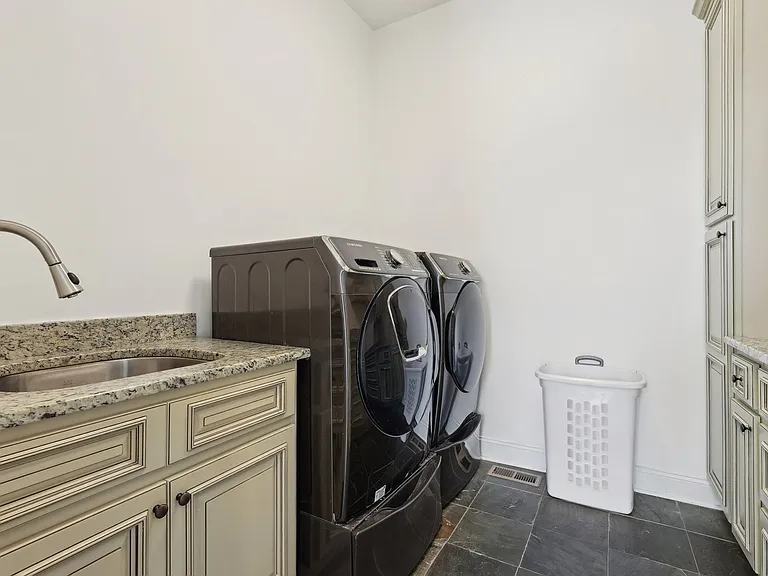 343 Summer Garden Dr — Photo 57