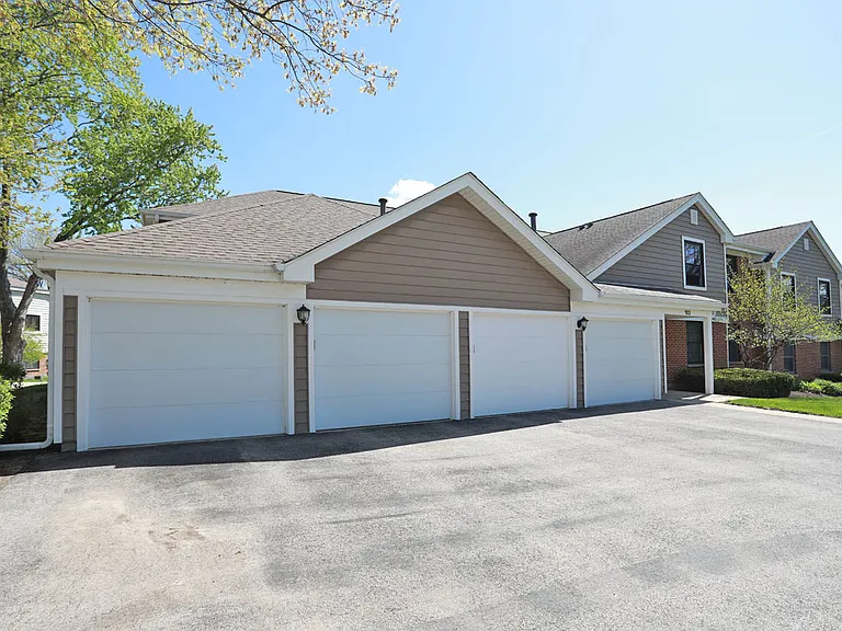 Burr Oak Ln — Photo 3