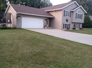 860 25th St NE, Owatonna, MN 55060