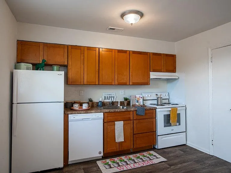 Vineland Village Apartment Homes — Photo 2