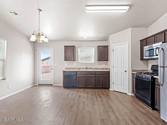 3rd image of 14529 Escalera Dr