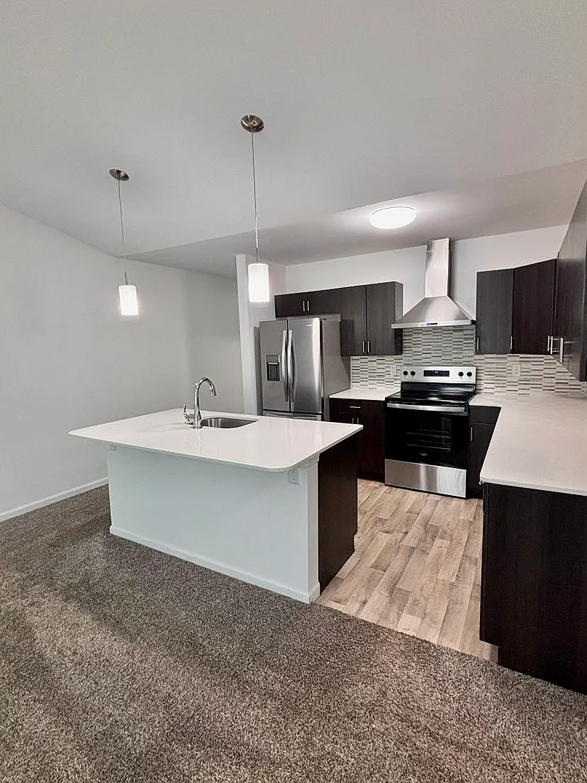 3 bed, 1689 sqft, $2,349 — Photo 2