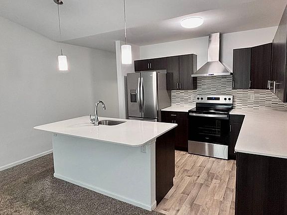 2nd image of 407 Gethings Cir #407