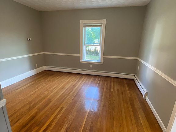 4th image of 132 Russell St #1