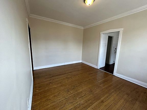 4th image of 4408 N Winchester Ave #34
