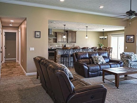 5th image of 2310 Larkspur Dr