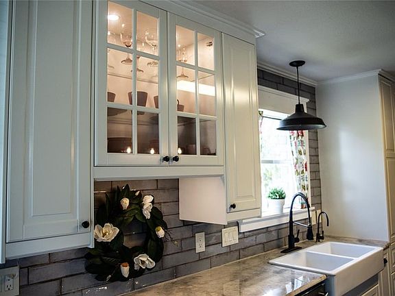 2nd image of 302 Paddington Dr