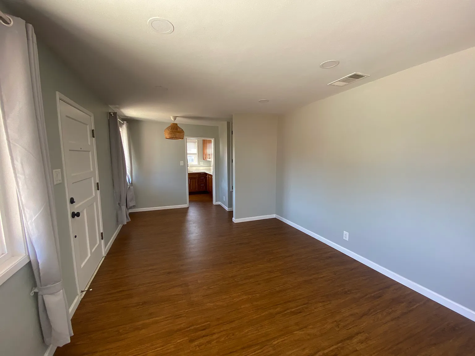 2 bed, 750 sqft, $3,000 — Photo 4