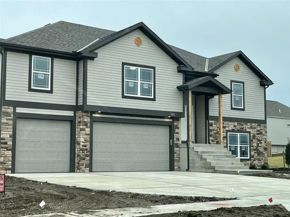 905 NW 94th Ter, Kansas City, MO 64155