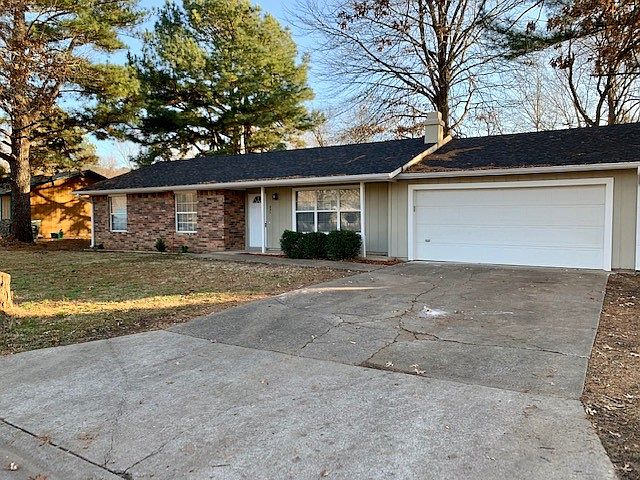 2nd image of 831 W Lorena Ln