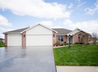 1190 W Crooked Tree Dr, Columbia City, IN 46725