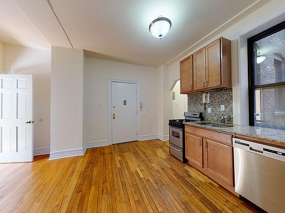 2nd image of 324 W 84th St APT 4
