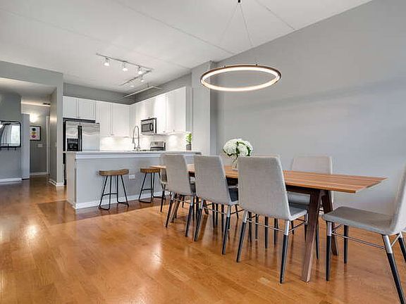 5th image of 873 N Larrabee St #37