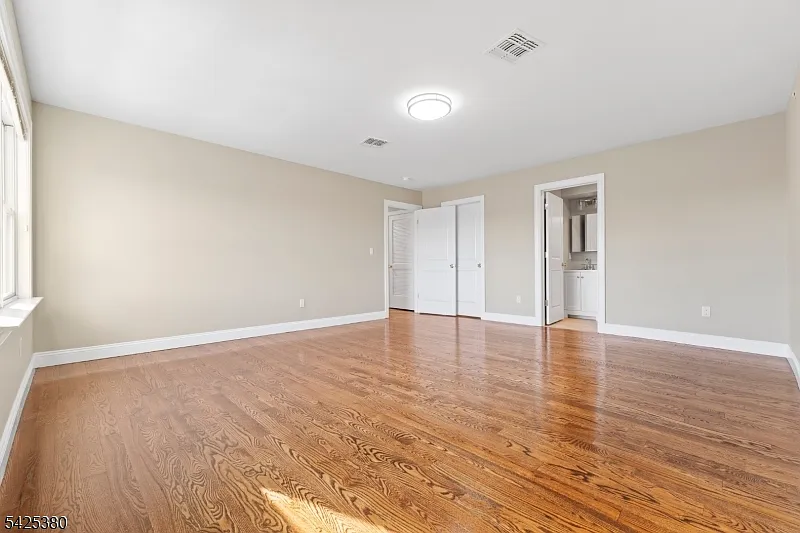 2 bed, 1.0 bath, $2,500 — Photo 4