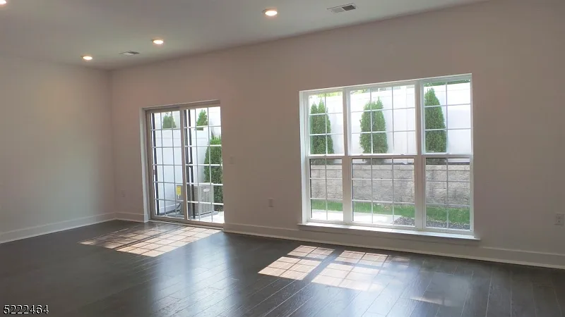 2 bed, 3.0 bath, 1499 sqft, $3,800 — Photo 4