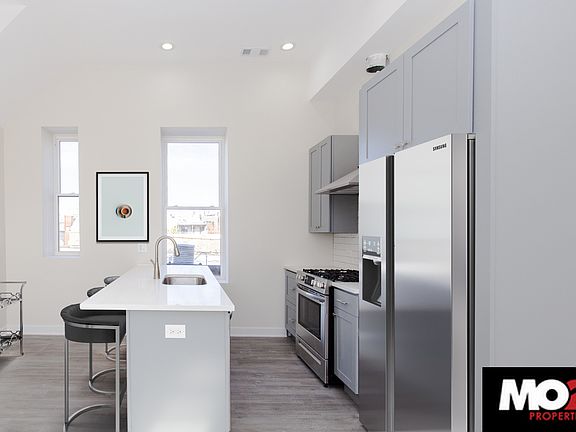 2nd image of 725 N Hoyne Ave #2F