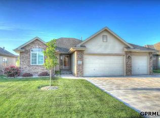 4804 Lockbourne Ave, Papillion, NE 68133