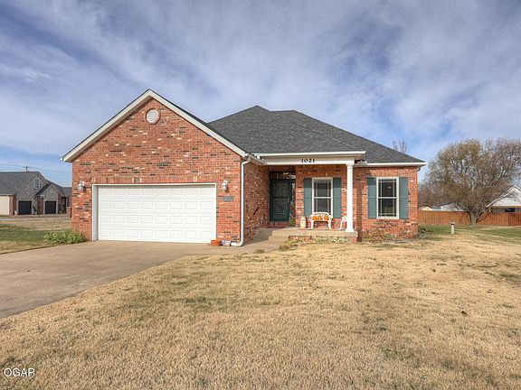 3rd image of 1021 Copper Oaks Dr