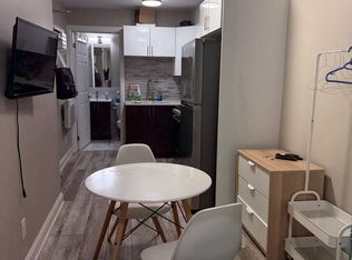 59 Russell Ave #1, Ottawa, ON K1N 7W9