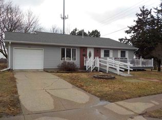 1355 11th Ave N, Clinton, IA 52732