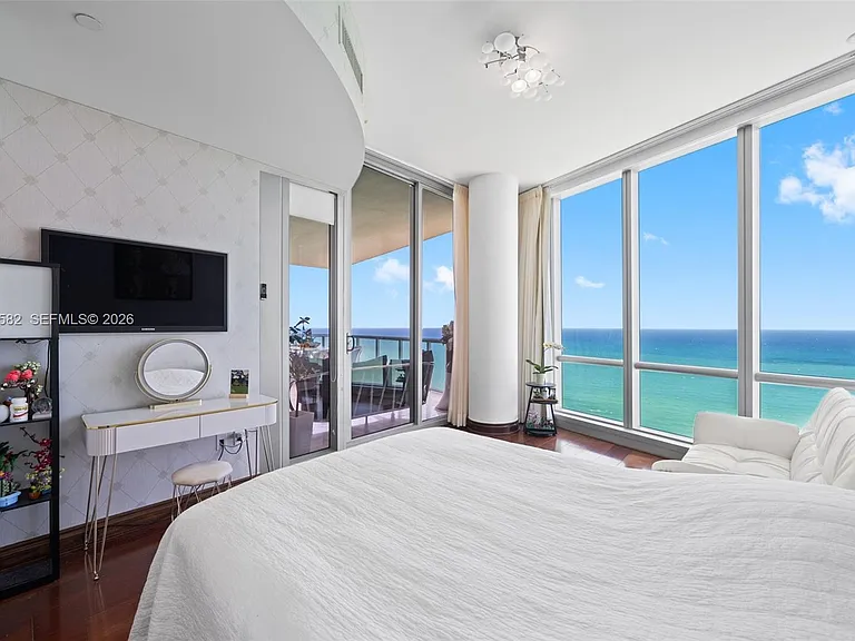 17121 Collins Ave #Penthouse 4406 — Photo 33