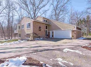 2463 N Trail Rd, Midland, MI 48642