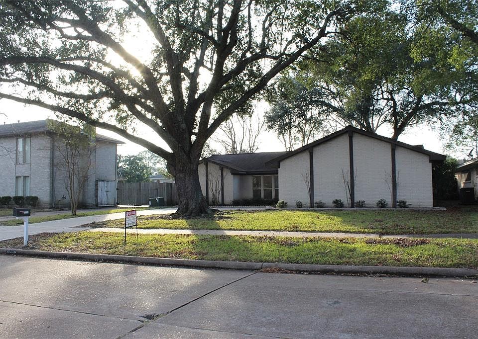 1st image of 11910 N Hanworth Dr