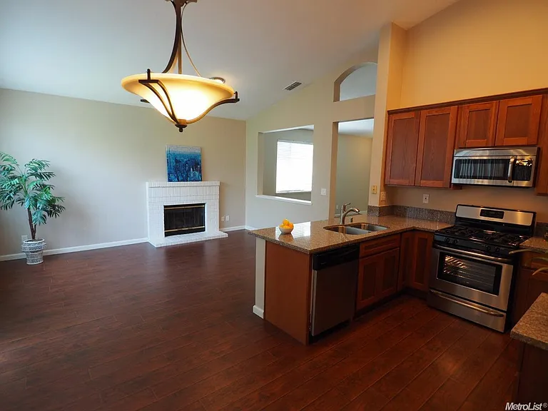 2258 Clapton Way — Photo 7