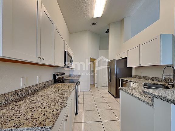 3rd image of 2808 Berkshire Cir