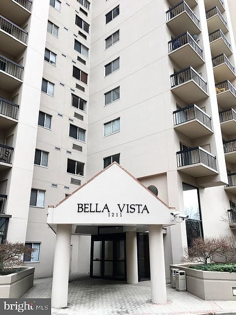 1st image of 1211 S Eads St APT 1106