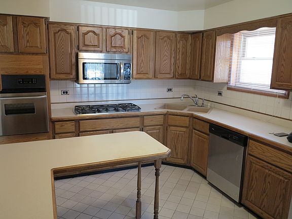 3rd image of 31 Wilmette Ave