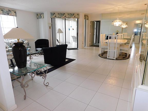 5th image of 5136 Floria Drive #F