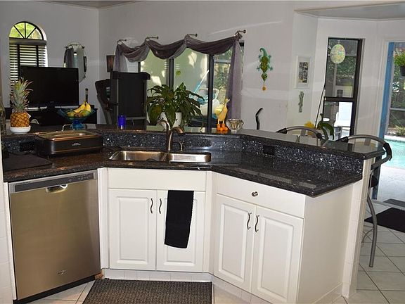 5th image of 6173 Nicole Ct